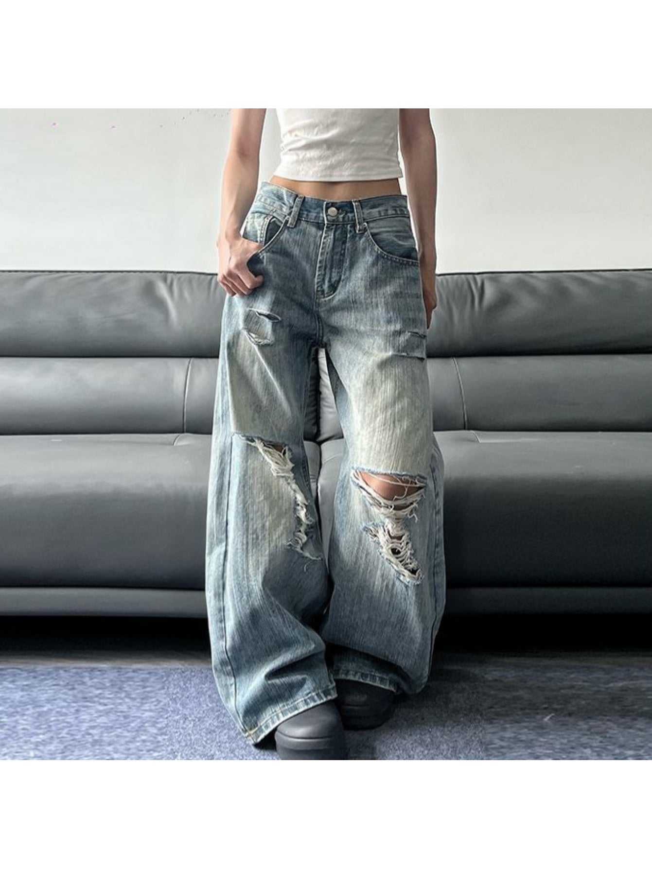 High-Waisted, Light-Wash, Loose-Fit Jeans for Women, Inspired by Y2K Streetwear, Featuring a Retro Ripped Design Perfect for Casual Everyday Use