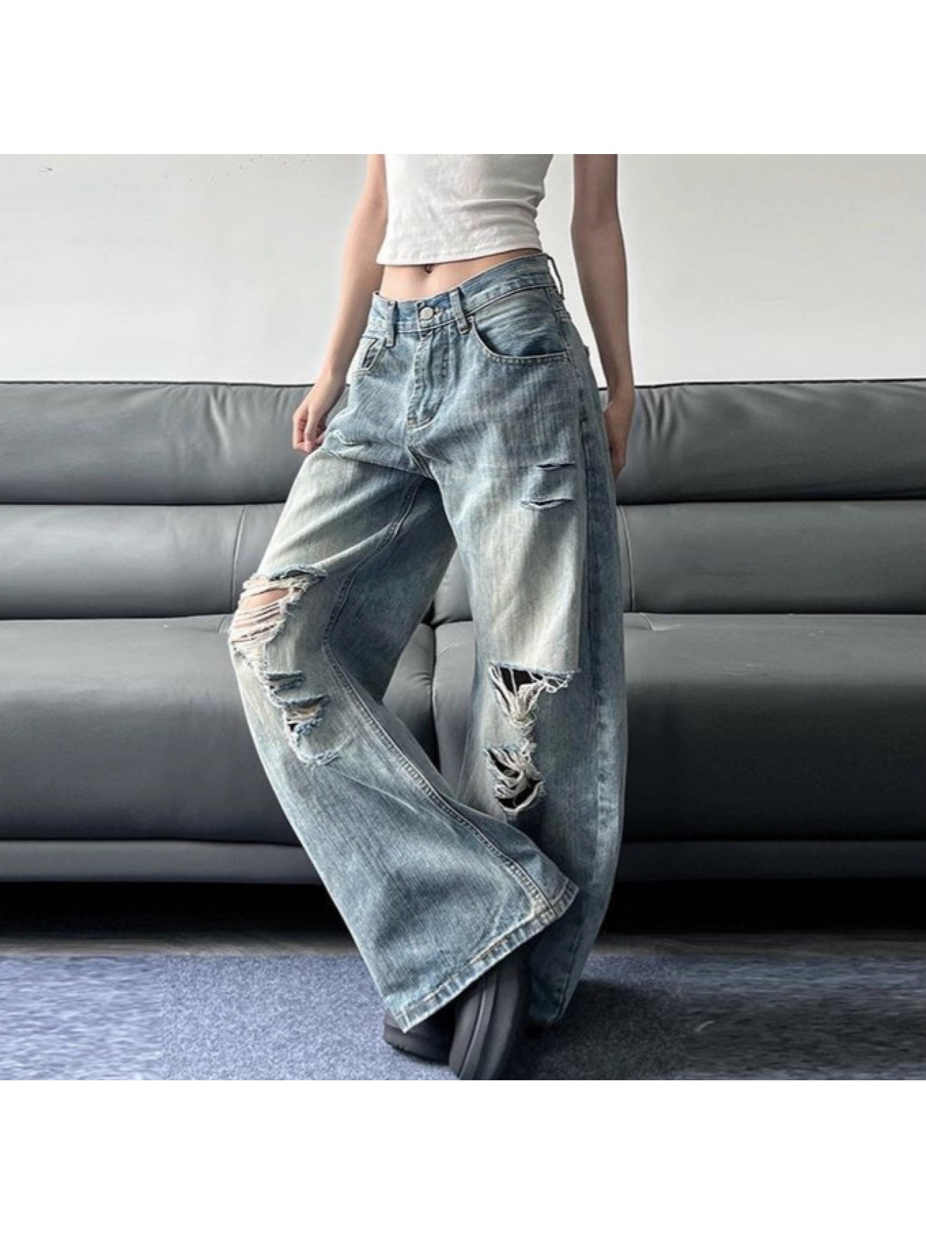 High-Waisted, Light-Wash, Loose-Fit Jeans for Women, Inspired by Y2K Streetwear, Featuring a Retro Ripped Design Perfect for Casual Everyday Use