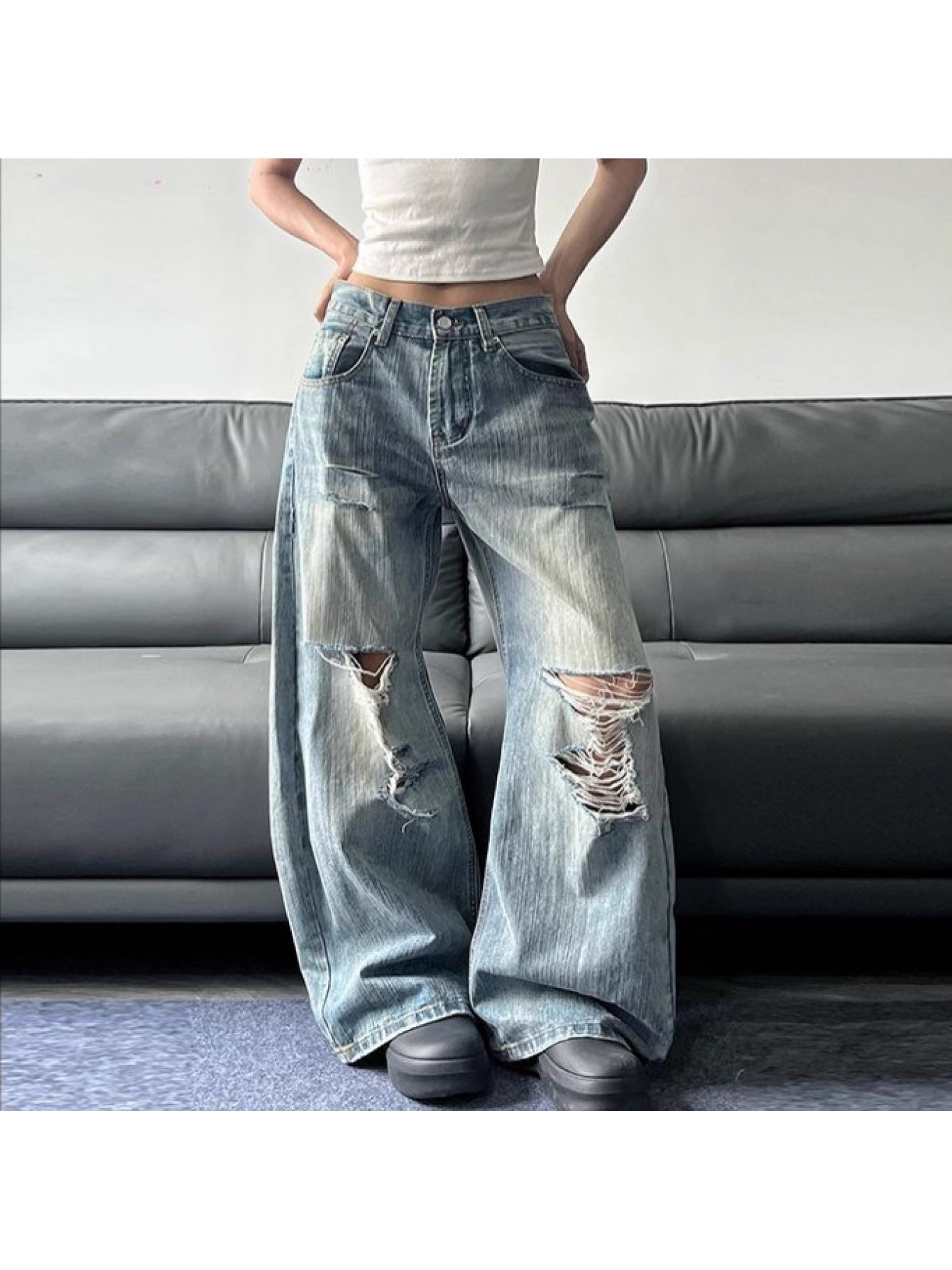 High-Waisted, Light-Wash, Loose-Fit Jeans for Women, Inspired by Y2K Streetwear, Featuring a Retro Ripped Design Perfect for Casual Everyday Use