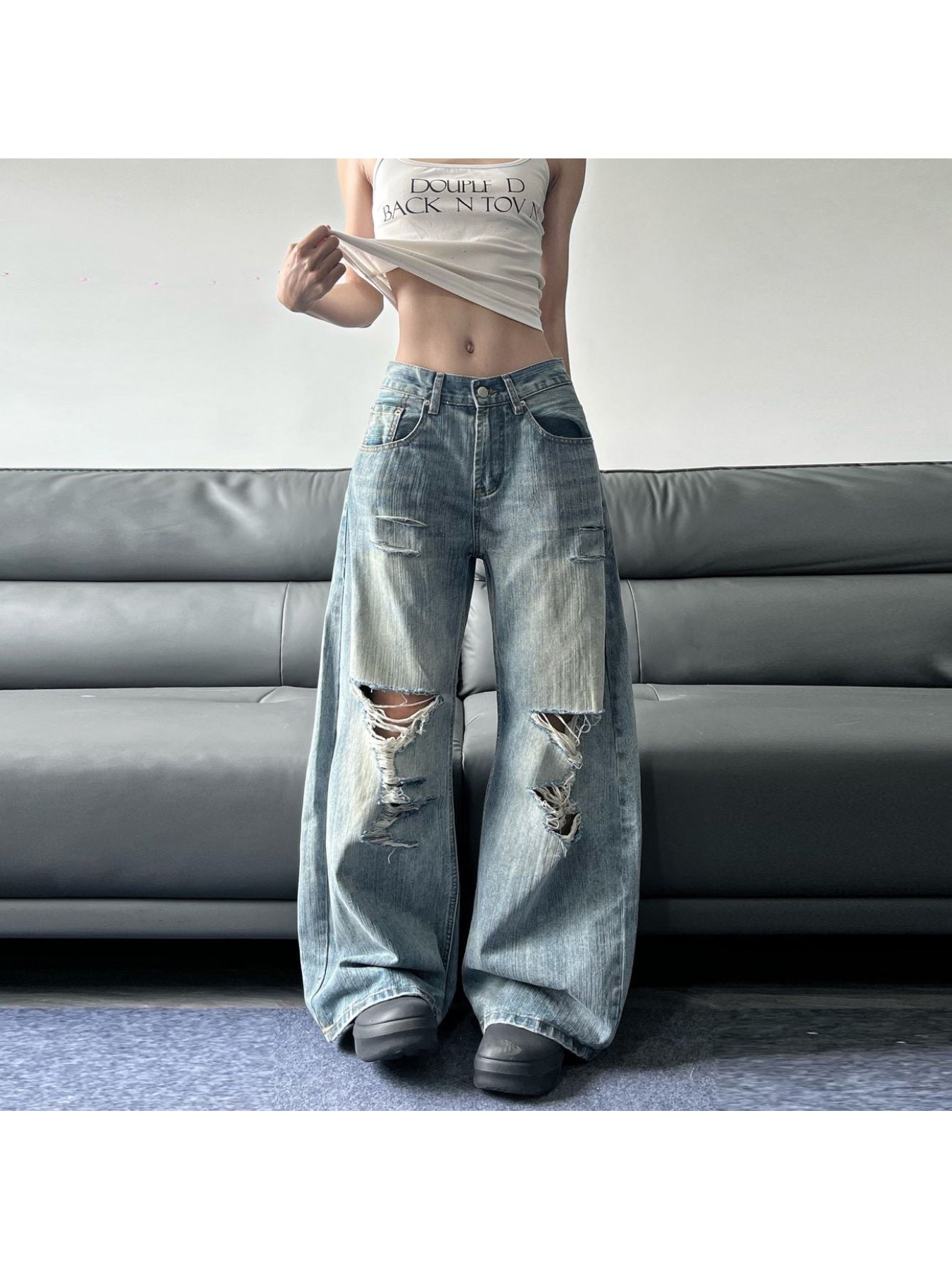 High-Waisted, Light-Wash, Loose-Fit Jeans for Women, Inspired by Y2K Streetwear, Featuring a Retro Ripped Design Perfect for Casual Everyday Use