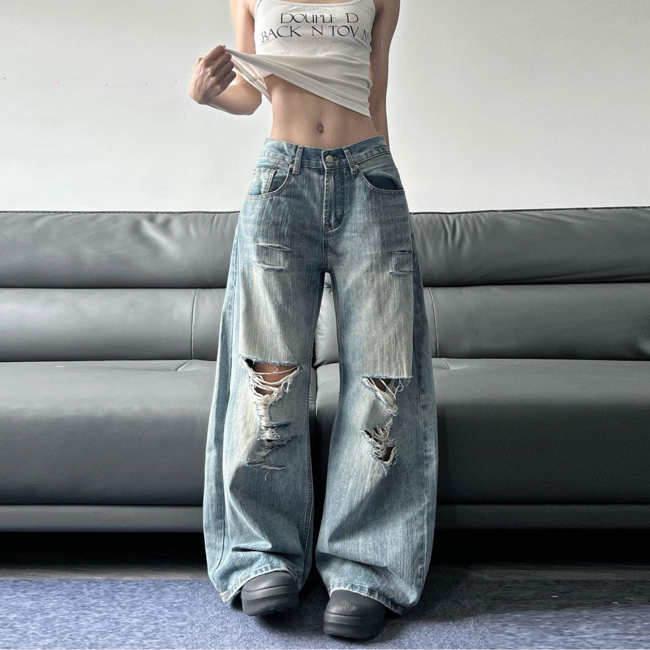 High-Waisted, Light-Wash, Loose-Fit Jeans for Women, Inspired by Y2K Streetwear, Featuring a Retro Ripped Design Perfect for Casual Everyday Use